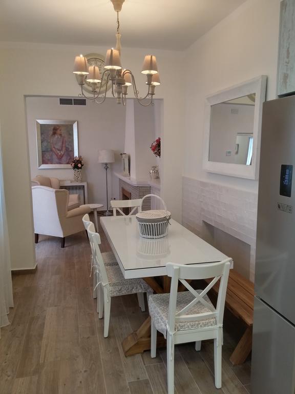Semesterbostad Centre Mediterranean House- 5 Bedroom, 4 Bathroom, Terrace Courtyard, Private Rooptop Pool