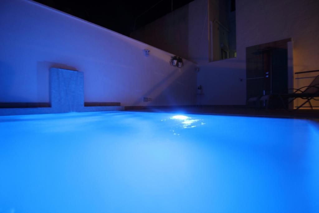 Centre Mediterranean House- 5 Bedroom, 4 Bathroom, Terrace Courtyard, Private Rooptop Pool Holiday home Sitges