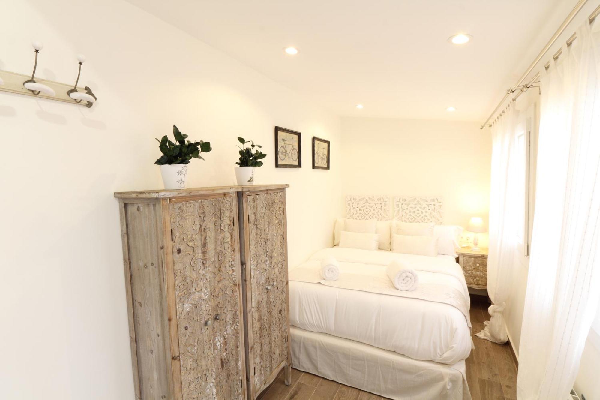 Centre Mediterranean House- 5 Bedroom, 4 Bathroom, Terrace Courtyard, Private Rooptop Pool