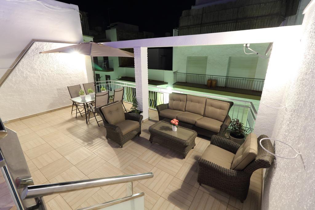 Centre Mediterranean House- 5 Bedroom, 4 Bathroom, Terrace Courtyard, Private Rooptop Pool Holiday home Sitges