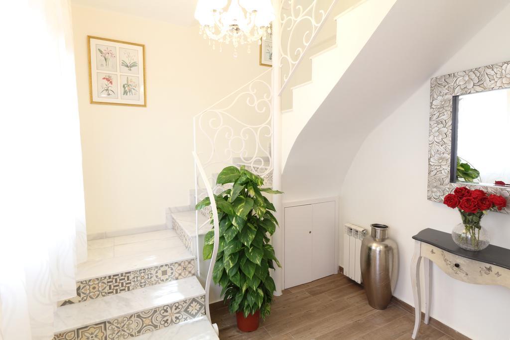 Centre Mediterranean House- 5 Bedroom, 4 Bathroom, Terrace Courtyard, Private Rooptop Pool * Sitges