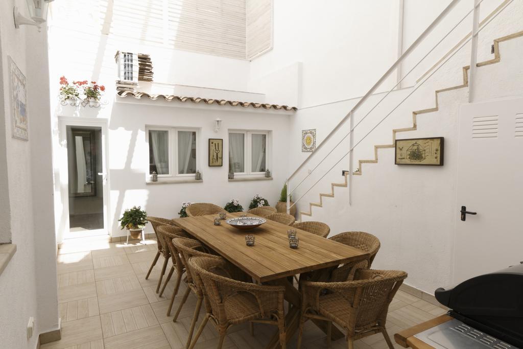 Centre Mediterranean House- 5 Bedroom, 4 Bathroom, Terrace Courtyard, Private Rooptop Pool *
