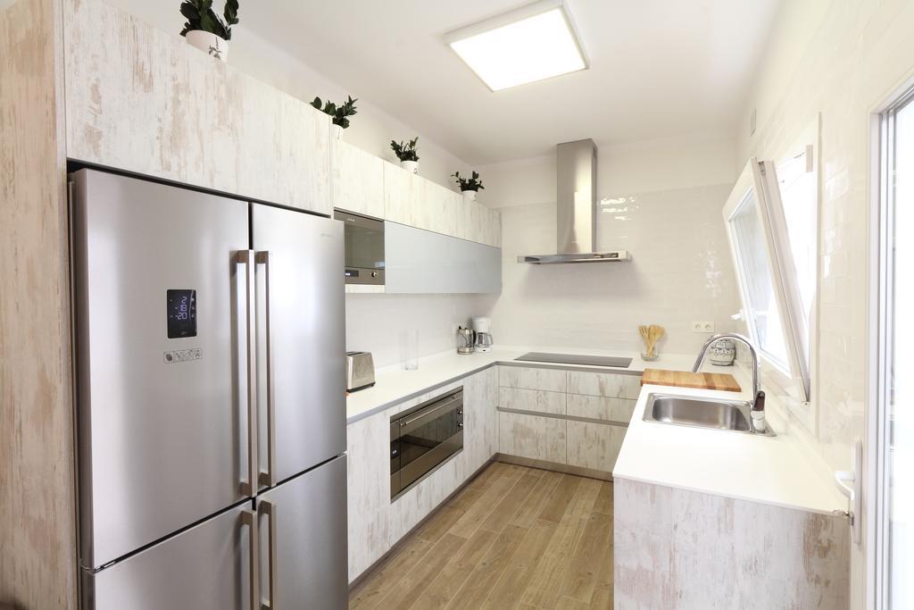 Centre Mediterranean House- 5 Bedroom, 4 Bathroom, Terrace Courtyard, Private Rooptop Pool Holiday home *